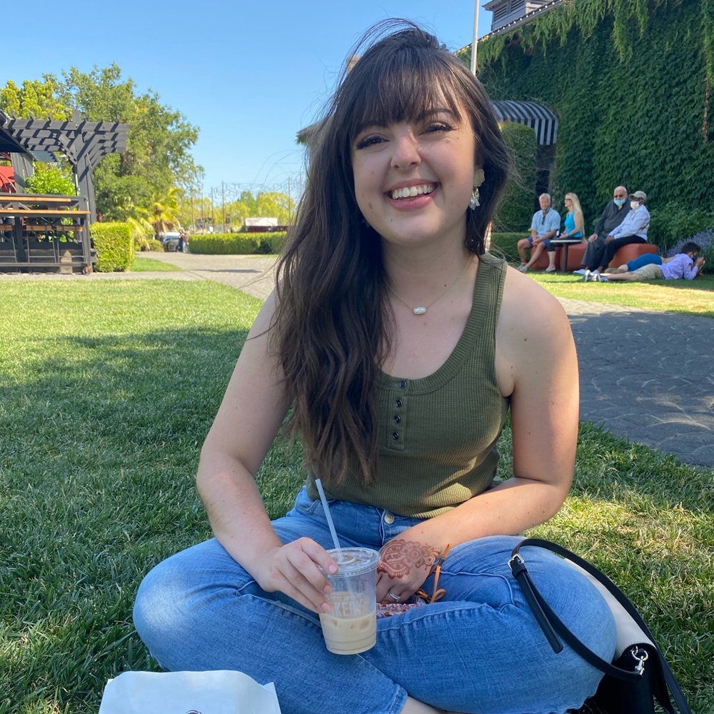 Meet your seller!! 🌺🌝🌸